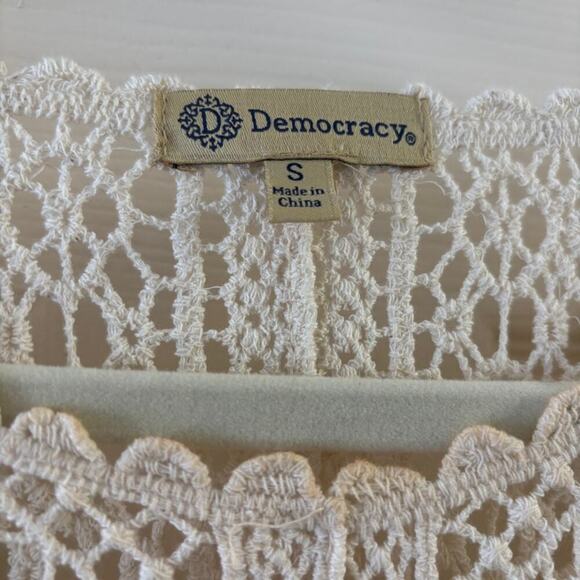 Democracy Boho Cottagecore Crochet Lace Floral Beige Top Lace Size Small - Picture 3 of 8